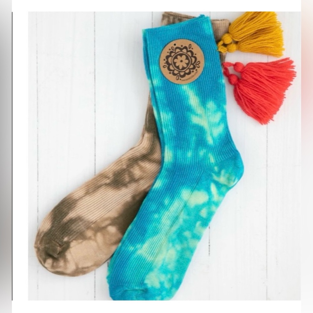 NEW Natural Life Turquoise & Taupe Toe Dye Tassel Socks - 2 pairs